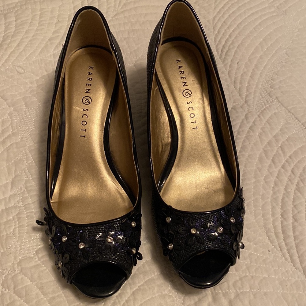 These navy wedges are great for a wedding, party, or a night out.